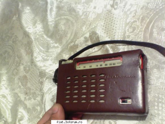 old-radios adaug radio portabil portabil produs romania (fosta rsr)stare buna, complet, are ani lei