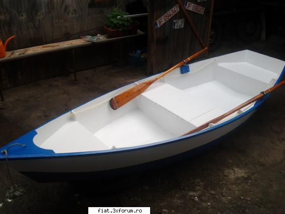 vand barca agrement sau pescuit vand barca facuta din placaj lemn plop intarita fibra sticla