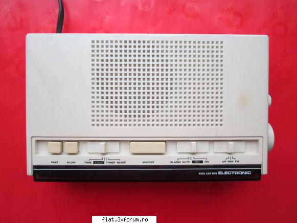 vand aparat radio ceas vintage hitachi 671h anii poza
